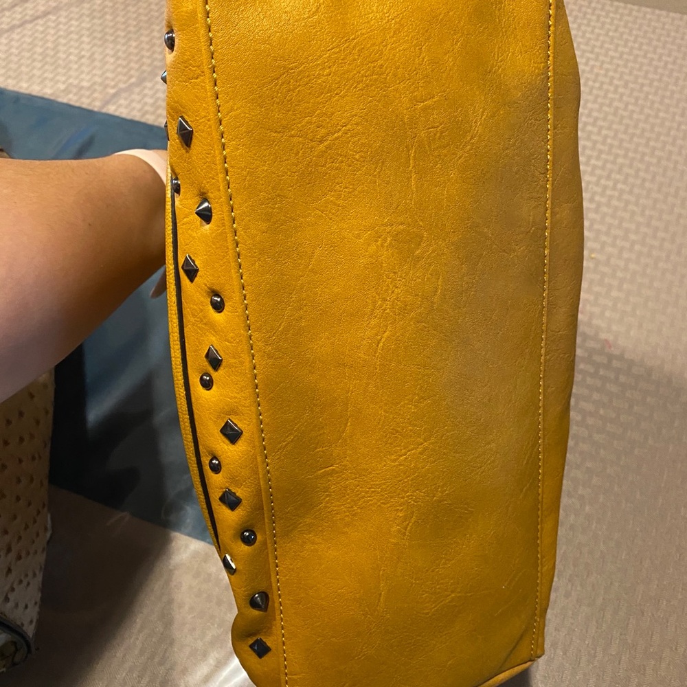 Guess Satchel Cognac